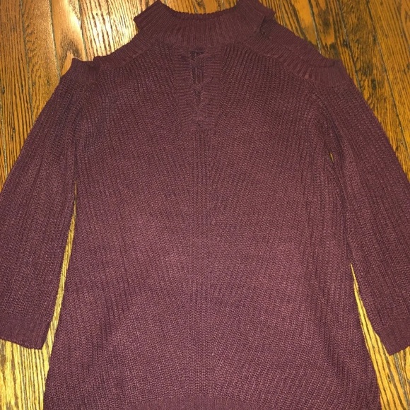 Charlotte Russe Cold shoulder Sweater - Picture 4 of 6